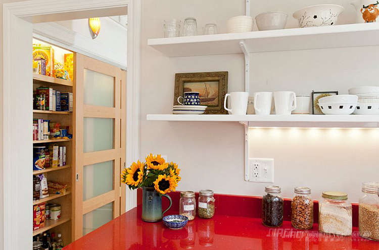 切菜死角看不清，试着装几盏“橱柜灯”吧！