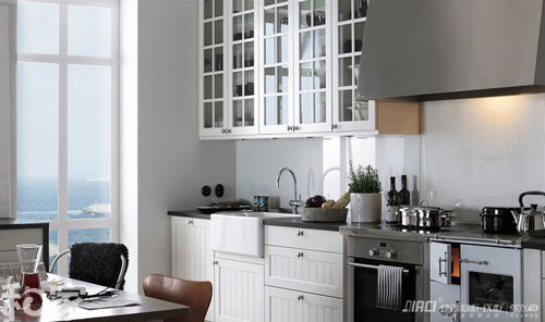 橱柜门用玻璃材质的好不好？