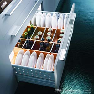 橱柜装台面时拉篮下面全部是灰，想清洁一下，怎么把拉篮取下来呢？