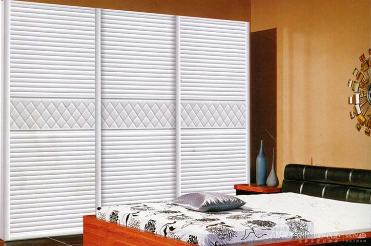 打算定制白色衣柜，墙面选什么颜色好看呢？