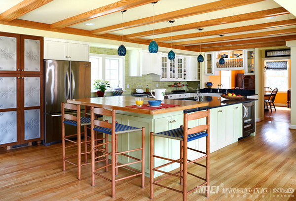 橱柜是自己做还是直接定整体橱柜好？