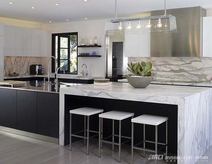 整体橱柜包含什么呢？有说包烟机灶具拉篮的，有的不包？