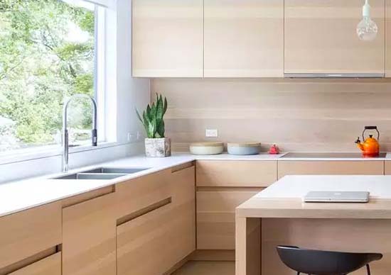 电热水器能固定在橱柜里面吗？会不会影响散热？