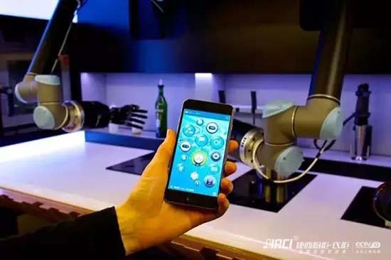 懒癌患者的救星来了！听说未来厨房长这样，能做2000种美味的机器人？