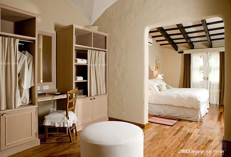 怎么选择适合自己的床垫？躺下试什么方面？