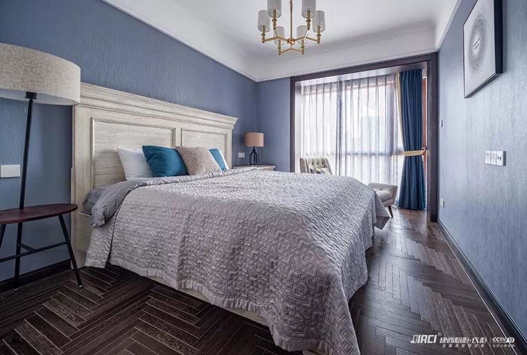 主卧室大概12平方米，买什么样的家具才会不显得拥挤？