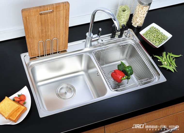 老王近来有点方：不锈钢水槽生锈了该怎么办呢？