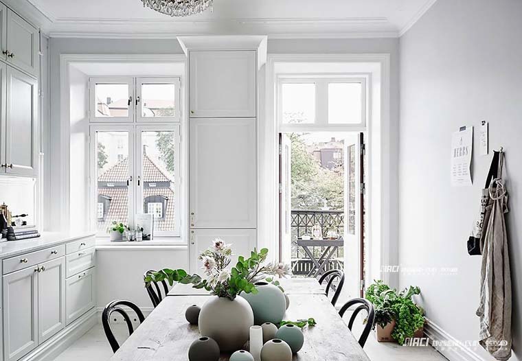 阻尼铰链和非阻尼铰链有什么区别？