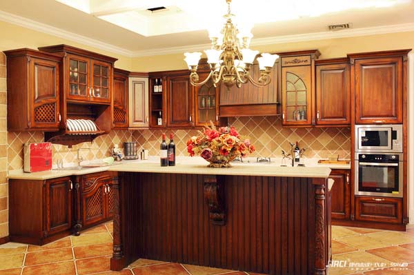 微波炉放在橱柜吊柜里安全吗？