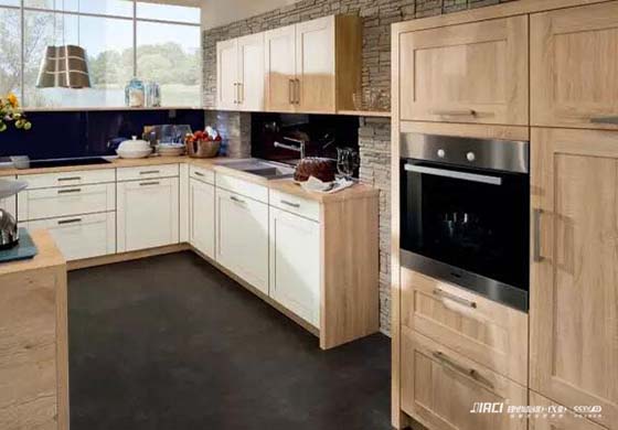 一套普通橱柜需要多少钱？