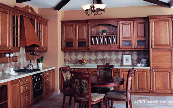 用实木橱柜门板好吗？实木橱柜门板的优缺点