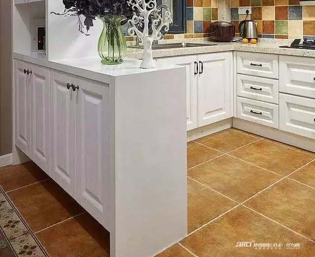 地柜的柜门开关时会不会砰砰响？