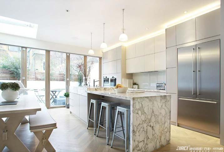 想做中岛厨柜，厨房面积最少为几米才不显得拥挤呢？