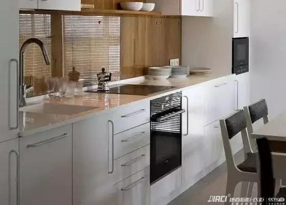 厨房用白陶瓷水槽和不锈钢水槽哪种好？