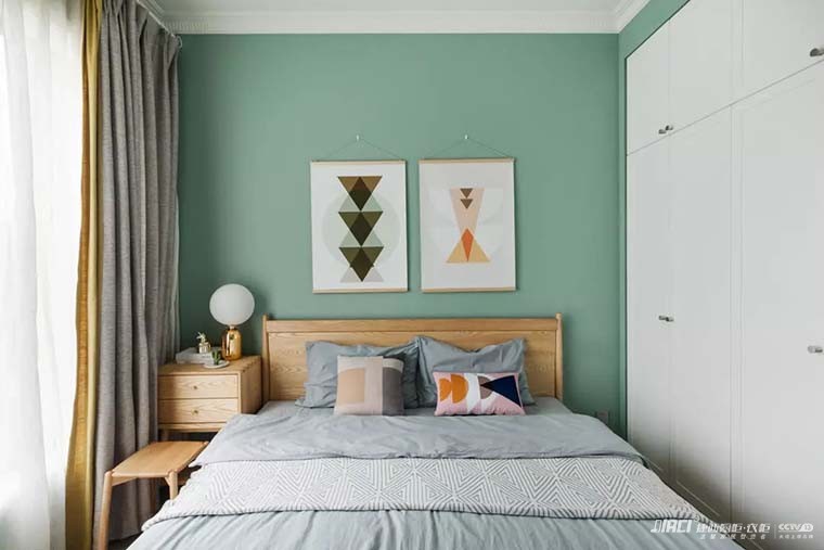 整体衣柜的高度是多少？深度是多少？