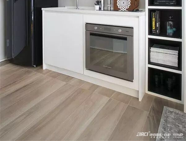 厨房排气扇上的油污怎么清洁干净？