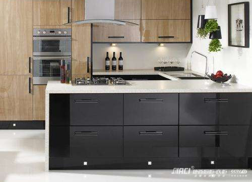 厨房的灯光怎么布置？