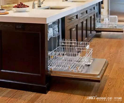 抽油烟机上的油污很厚，该如何清理？