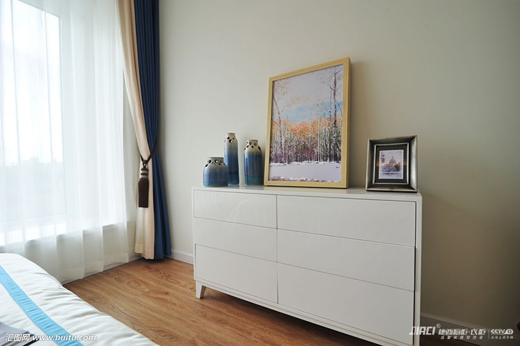 小玄关桌适合摆放什么物品？