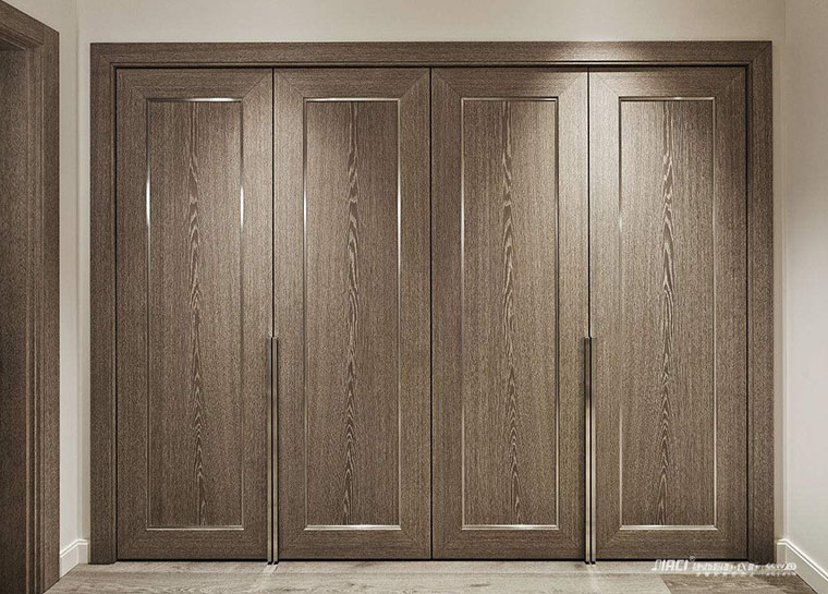 衣柜悬挂大衣的高度设置为多少？