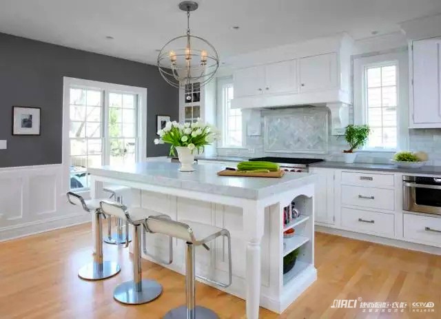 装修橱柜了，买实木面板好还是烤漆面板好？