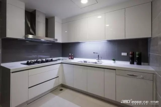 厨房亚克力台面有划痕怎么办呢？