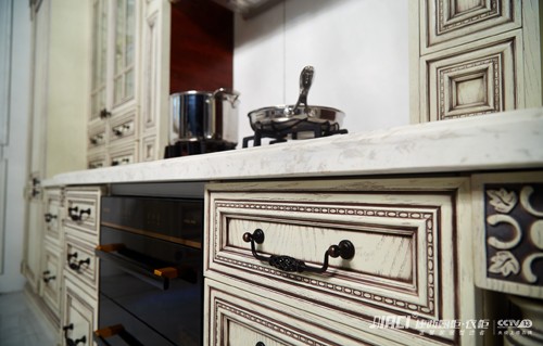 美式家具一般都是什么颜色的？