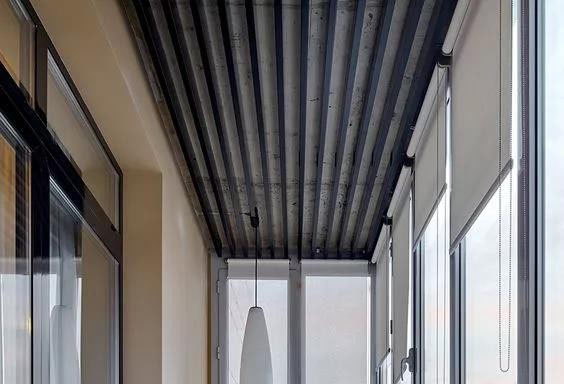 休闲阳台吊顶用什么材料好？阳台吊顶的好处