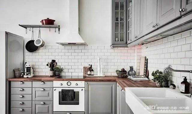 用小苏打清洗抽油烟机管用吗？