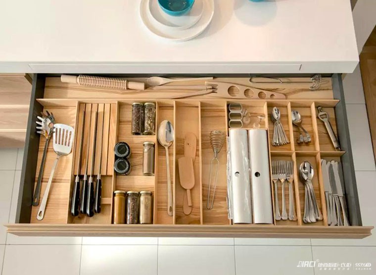 橱柜里做拉篮还是做抽屉更实用？放些勺子餐具