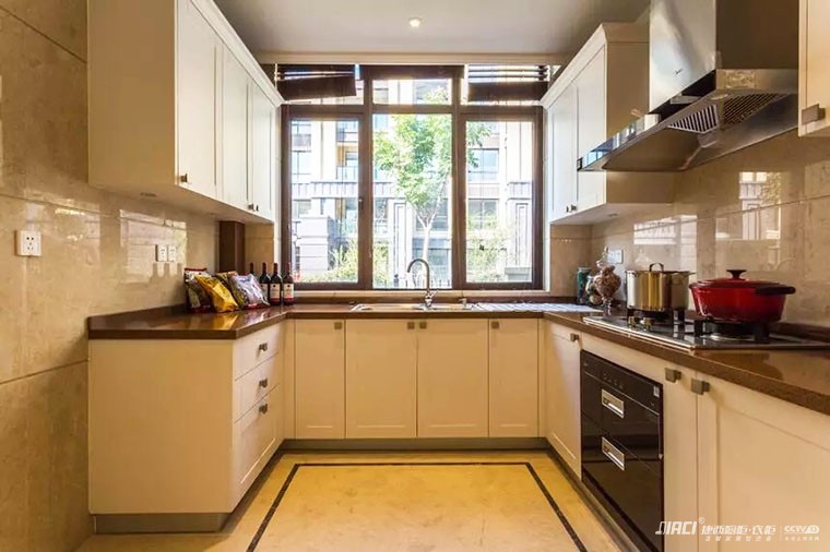 模压橱柜和实木橱柜有什么区别？哪个好？