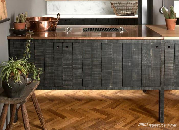 橱柜黑色和灰色选哪个好？