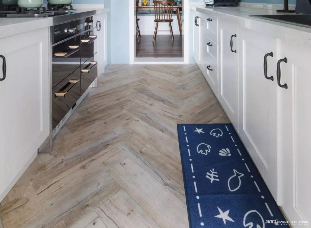 厨房灶台上面布置几个插座？灶台装修要点