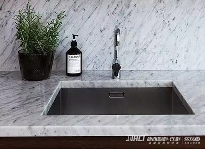 水槽选哪种型号的好？水槽一体成型好不好？