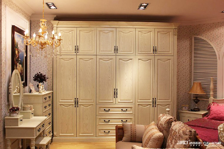 什么是模压板？模压板和烤漆板哪个贵？