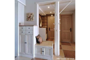 门口换鞋的地方叫什么？