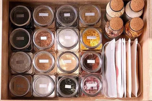 超甜！日本妈妈和两个女儿的家，再现逆天神收纳...