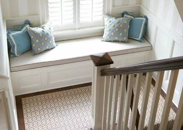 楼梯装修时，拐角怎么设计实用还好看？