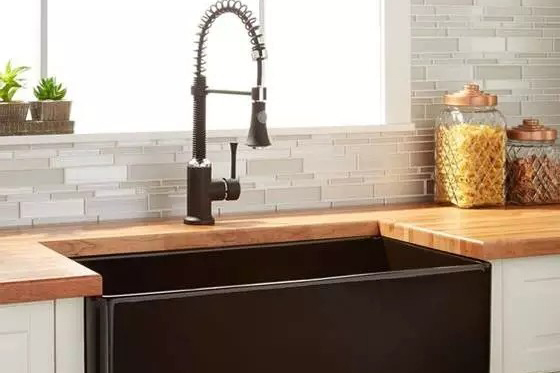 选购橱柜主要看什么呢？橱柜好坏的辨别方法