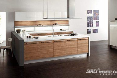 实木橱柜多少钱一米？