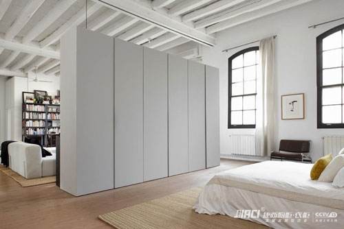 五门衣柜尺寸做多少合适呢 ？