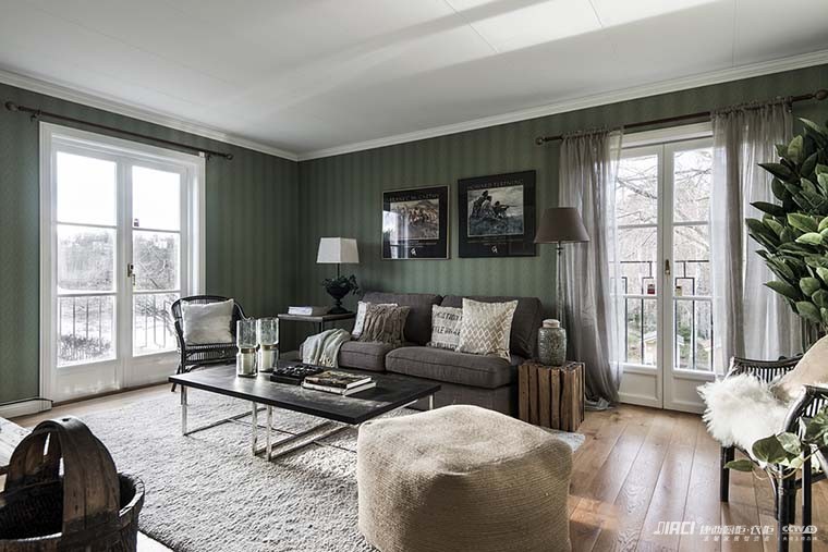 一般三人沙发摆放多大的茶几合适？