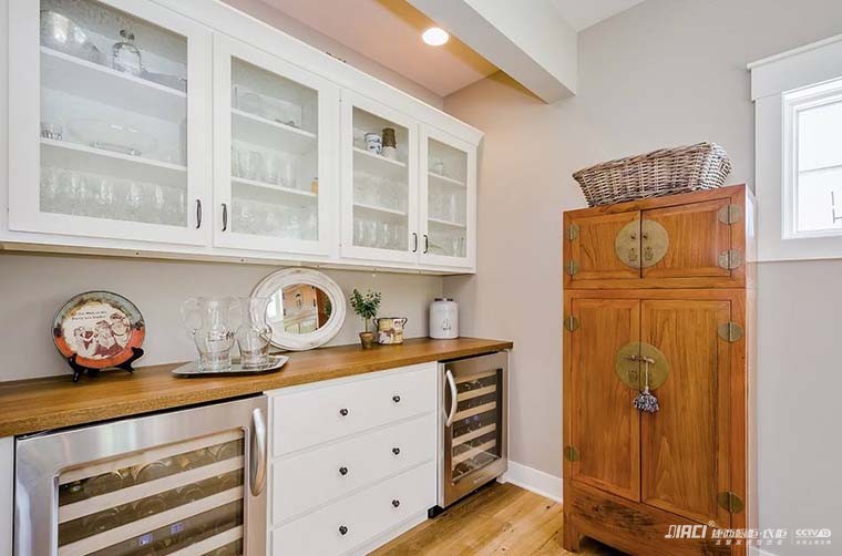 整体橱柜的门板有哪些种类？各自都有什么特性？