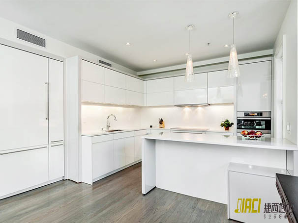 内幕！为什么许多商家都不建议用实木橱柜，原因竟然是......