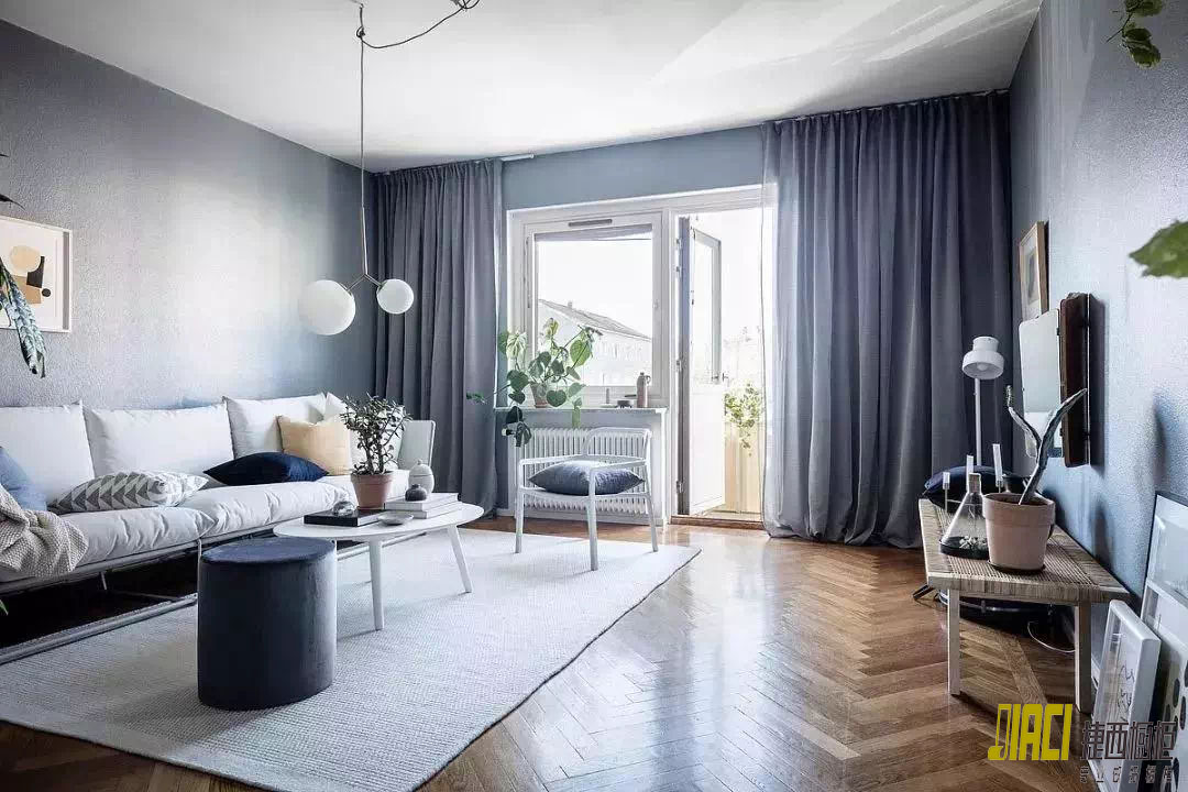 客厅和阳台之间到底要不要装门？在线等，挺急的！