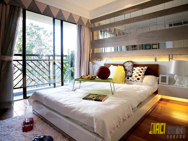 卧室很小怎么装修？4个小技巧让小卧室变大变宽！