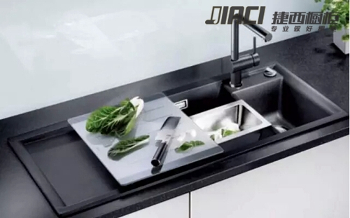 学会这几招 妈妈再也不要担心厨房水槽堵塞了