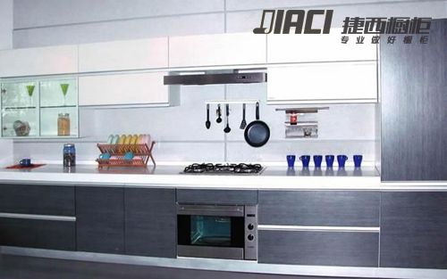 健康厨房 选择健康厨房家电和环保橱柜一样重要