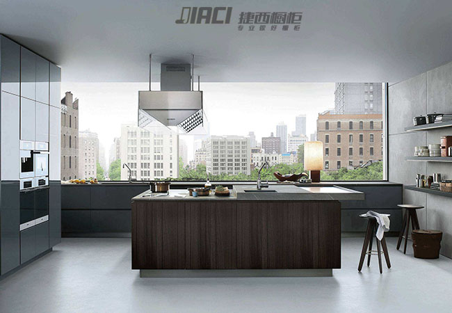 丢掉厨房吊柜设计，让小厨房更开阔！