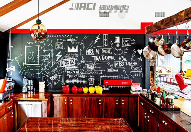 创意点 ▏厨房有一面黑板墙是种怎样的体验？10例有趣的厨房黑板墙设计搭配